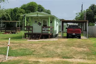 1007 W Dallas Ave, Seadrift, TX 77983 - Photo 2