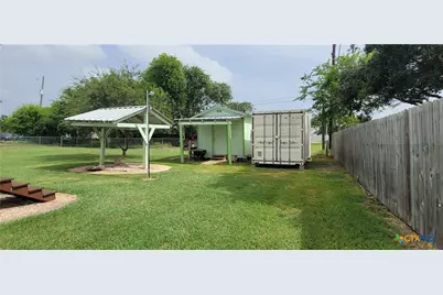 1007 W Dallas Avenue, Seadrift, TX 77983 - Photo 6