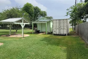 1007 W Dallas Ave, Seadrift, TX 77983 - Photo 6