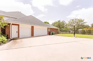 101 Legend Dr, Victoria, TX 77904 - Photo 4