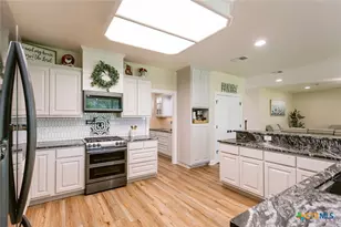 101 Legend Dr, Victoria, TX 77904 - Photo 14
