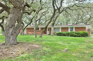 518 N San Patricio St, Goliad, TX 77963 - Photo 16