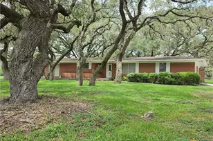 518 N San Patricio St, Goliad, TX 77963 - Photo 18