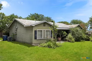 1521 S Mesquite Ave, New Braunfels, TX 78130 - Photo 2