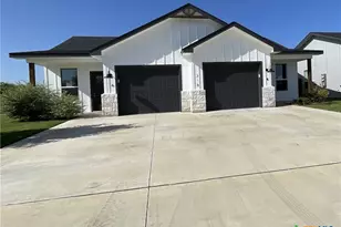 318 Dolphin Dr, Temple, TX 76501 - Photo 1