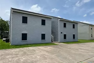 409 S Bauer Dr, Port Lavaca, TX 77979 - Photo 1