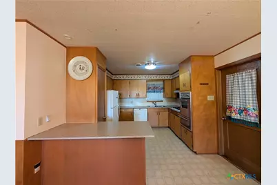 311 Delany Street, Seguin, TX 78155 - Photo 6