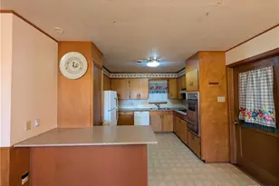 311 Delany St, Seguin, TX 78155 - Photo 6