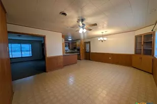 311 Delany St, Seguin, TX 78155 - Photo 4
