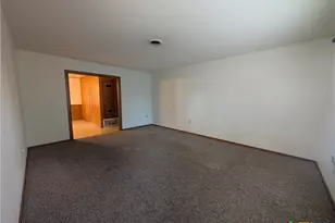 311 Delany St, Seguin, TX 78155 - Photo 2