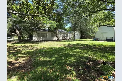 695 W Klingemann Street, New Braunfels, TX 78130 - Photo 2