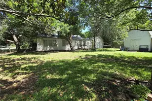 695 W Klingemann St, New Braunfels, TX 78130 - Photo 2