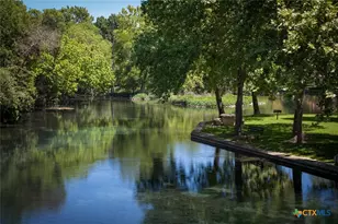 695 W Klingemann St, New Braunfels, TX 78130 - Photo 6