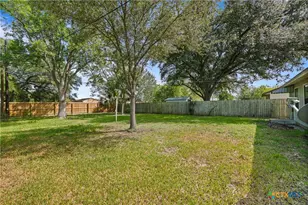 205 Sandra St, Edna, TX 77957 - Photo 12