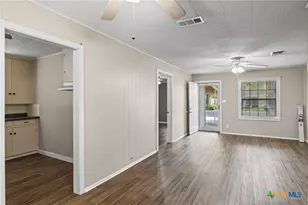 205 Sandra St, Edna, TX 77957 - Photo 4