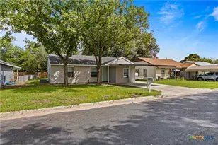 205 Sandra St, Edna, TX 77957 - Photo 1