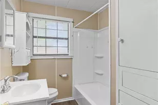 205 Sandra St, Edna, TX 77957 - Photo 10