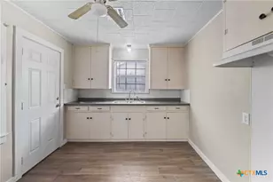 205 Sandra St, Edna, TX 77957 - Photo 6