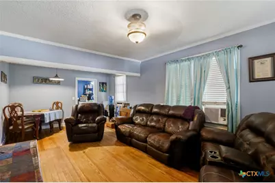 705 W San Antonio Street, Victoria, TX 77901 - Photo 4