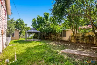 705 W San Antonio Street, Victoria, TX 77901 - Photo 16