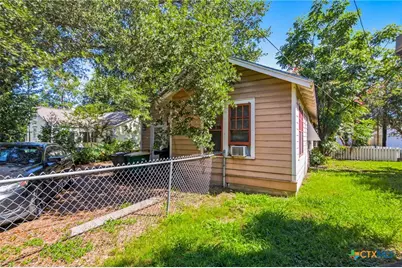 705 W San Antonio Street, Victoria, TX 77901 - Photo 14