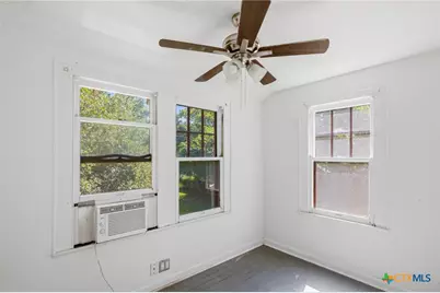 705 W San Antonio Street, Victoria, TX 77901 - Photo 28