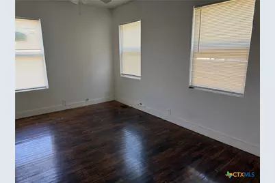 103 S Walnut Street, Lampasas, TX 76550 - Photo 2