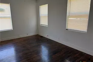 103 S Walnut St, Lampasas, TX 76550 - Photo 2