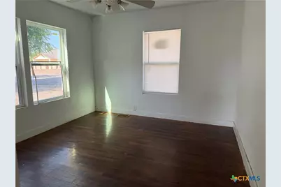 103 S Walnut Street, Lampasas, TX 76550 - Photo 10