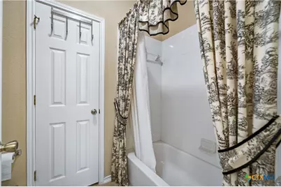 767 San Luis, New Braunfels, TX 78132 - Photo 6