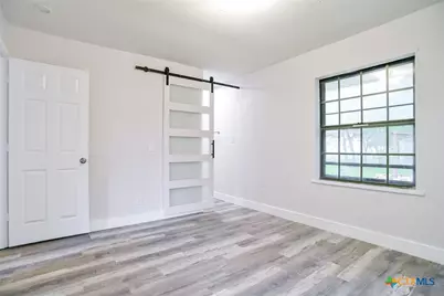 1225 W Coll Street, New Braunfels, TX 78130 - Photo 24
