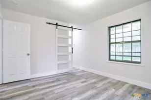 1225 W Coll St, New Braunfels, TX 78130 - Photo 24