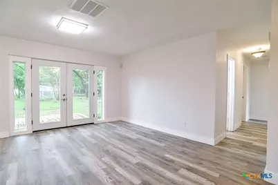 1225 W Coll Street, New Braunfels, TX 78130 - Photo 12