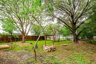 1225 W Coll Street, New Braunfels, TX 78130 - Photo 30