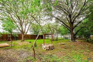 1225 W Coll St, New Braunfels, TX 78130 - Photo 30