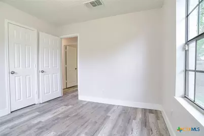 1225 W Coll Street, New Braunfels, TX 78130 - Photo 20