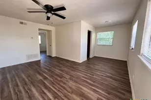 450 Burleson St, San Marcos, TX 78666 - Photo 2