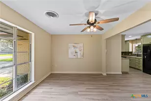 613 Jackson St, Edna, TX 77957 - Photo 6