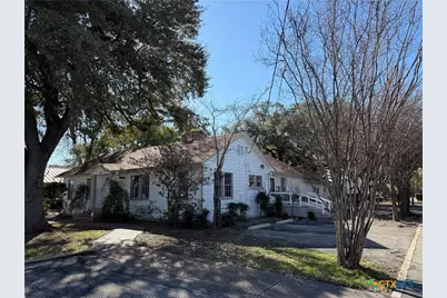 1117 E Court Street, Seguin, TX 78155 - Photo 6