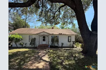 1117 E Court Street, Seguin, TX 78155 - Photo 1