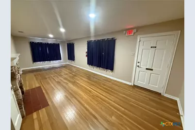 1117 E Court Street, Seguin, TX 78155 - Photo 12
