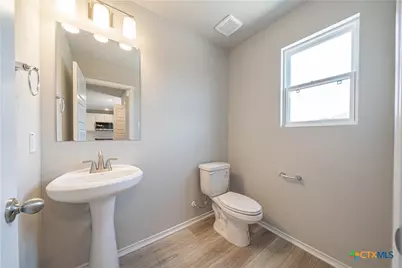 304 West Martindale St, Seguin, TX 78155 - Photo 12