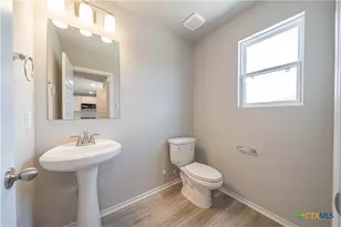 304 W Martindale St, Seguin, TX 78155 - Photo 12