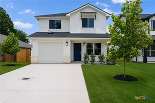 304 W Martindale St, Seguin, TX 78155 - Photo 2