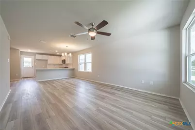 304 West Martindale St, Seguin, TX 78155 - Photo 4