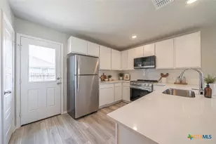 304 W Martindale St, Seguin, TX 78155 - Photo 8