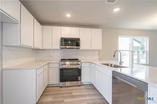 304 W Martindale St, Seguin, TX 78155 - Photo 10