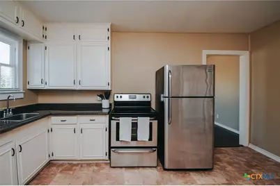 1503 E Virginia Avenue, Victoria, TX 77901 - Photo 12