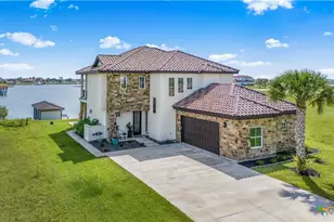 597 W Lago Loop Rd, Port O'Connor, TX 77979 - Photo 2