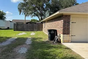 106 Owl Rd, Victoria, TX 77905 - Photo 4